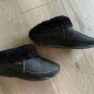 Cozy Black Fitflop Black Women's Slippers - SIZE 7